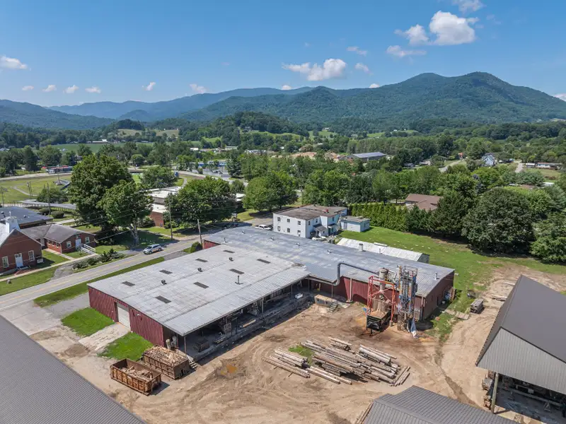 Mixed-use Industrial Property with Office, Storage, and Apartments in Bethel, Nc