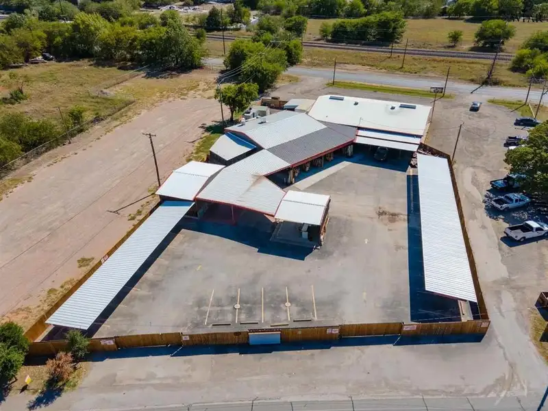 Restaurant/bar for Sale or Lease on 1.24 Acres with Prime Frontage and Ample Parking