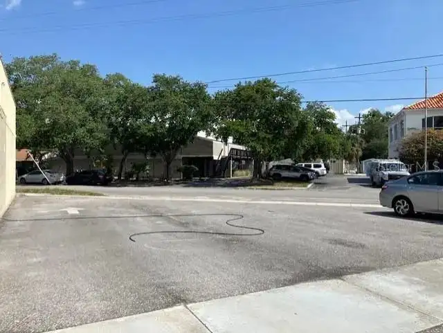 Corner Retail/office Site in South Tampa with Lighted Intersection and Roll-up Door