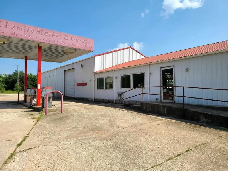 Commercial Property with Highway Frontage, Multiple Buildings, and 6 Acres in St. Joe