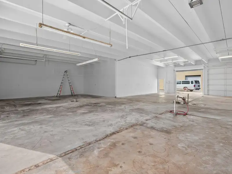 Versatile 2,700 Sf Flex/industrial Condo Units in Jupiter's Industrial Corridor
