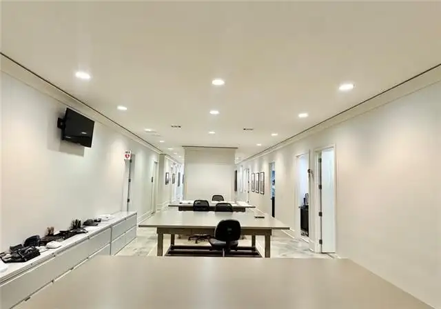 Class a Office Building for Sale or Lease in Prime Highway Commercial Location