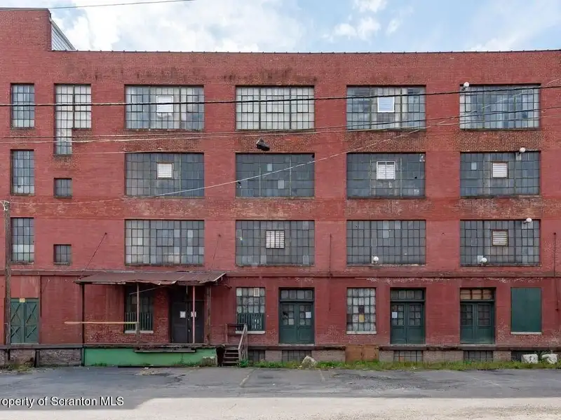 Four-story Commercial Property with Elevator Access and Basement in Prime Location