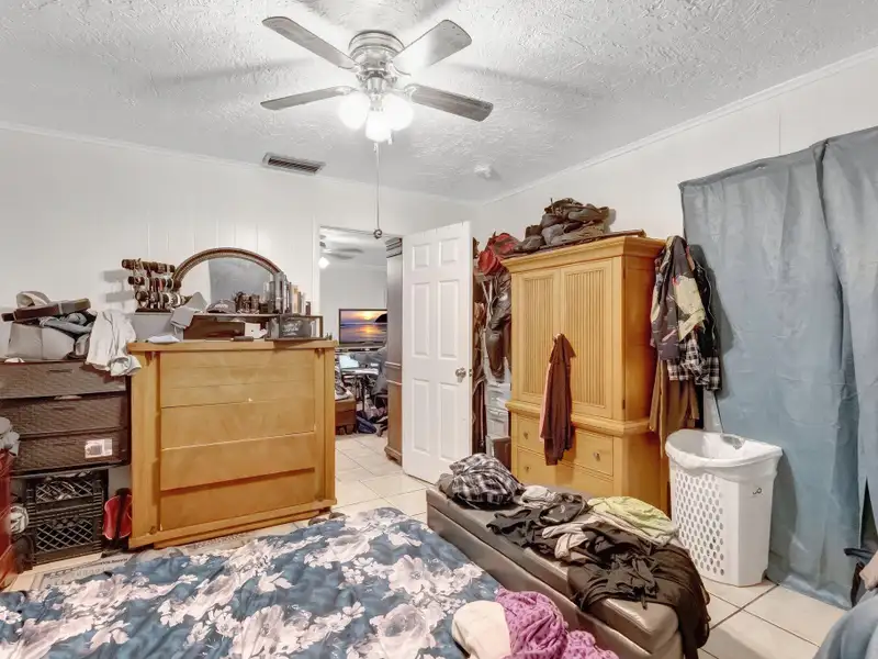 Well-maintained 6-unit Multifamily Property in South Florida with Value-add Potential