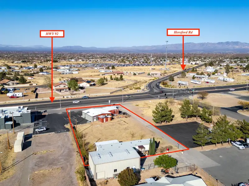 Versatile Commercial Property at High-traffic Intersection, Ideal for Business or Residence