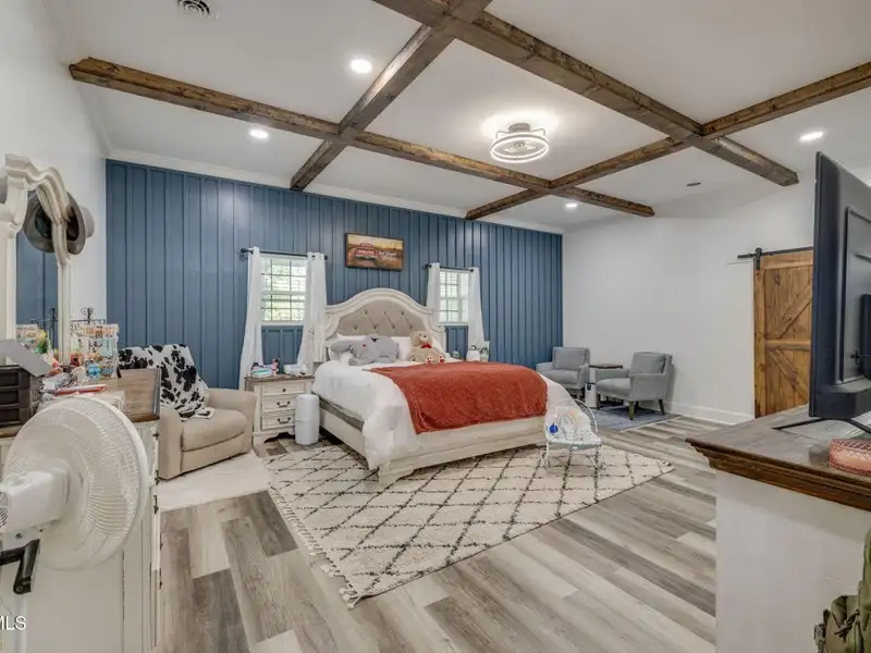 Custom Barndominium on 3 Acres with Pool and Income-generating Garage in Tennessee