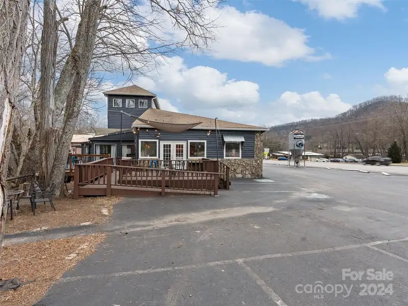 Commercial Restaurant and Brewery with Mountain Views in Maggie Valley