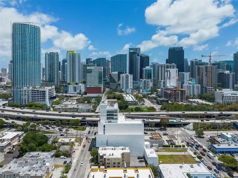 85sf Professional Office Space with City Views Near I95 and Brickell