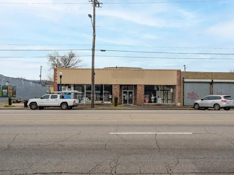 Commercial Property Bundle: 15 Properties Across 6 Parcels, Mixed Leased and Vacant