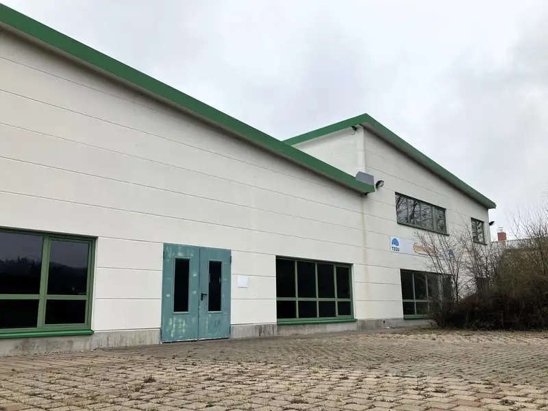 Commercial Complex with Production Hall and Renovation Potential in Prime Location