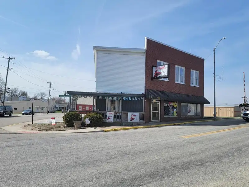 Investment Opportunity: Restaurant with Apartment and Additional Parking Near I-74