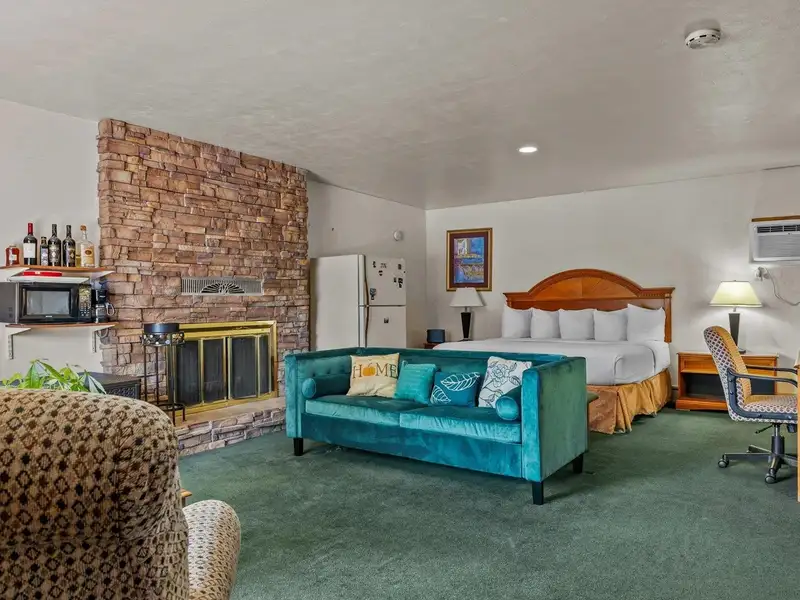 Investment Opportunity: Four Suite B&b in Montrose, Colorado with 7.2% Projected Cap Rate