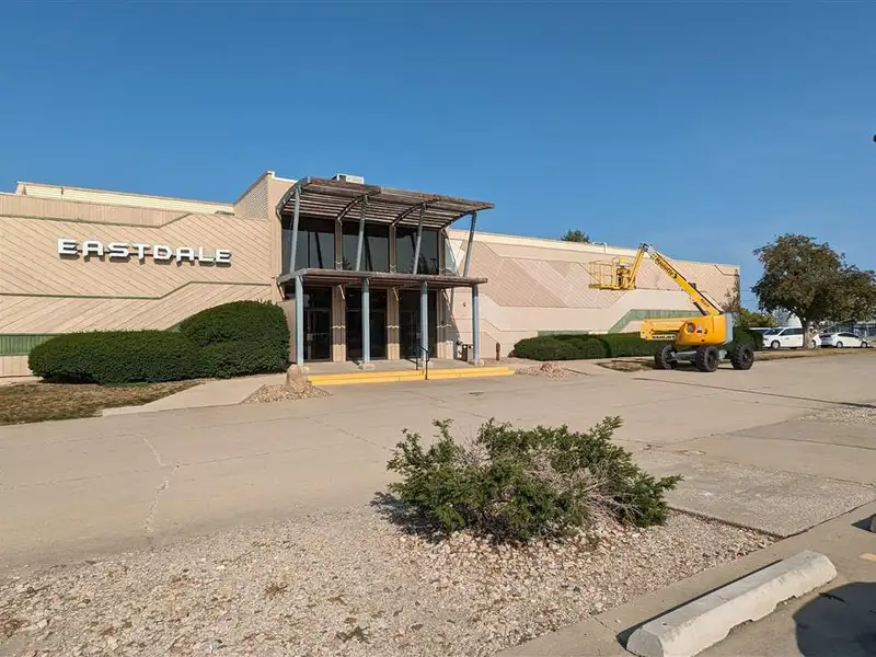 Investment Opportunity: Leased Office Suite in Eastdale Plaza, Move-in Ready