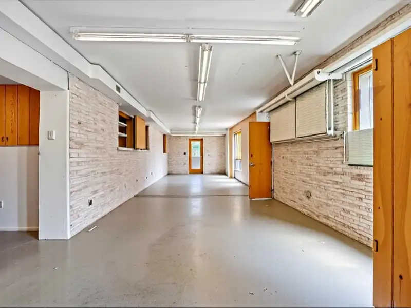 Commercial Retail/warehouse with Charming Colonial Home in High-traffic Corner Location