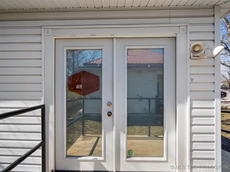 Commercial Office Space with Storage and Tenant in Growing Sapulpa, Oklahoma