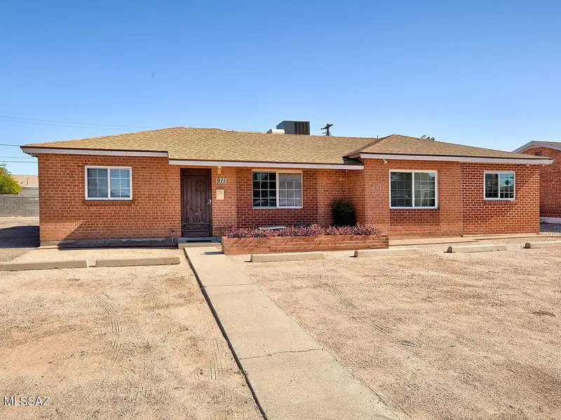 Prime Office Space in Central Tucson with High Visibility and Convenient Amenities
