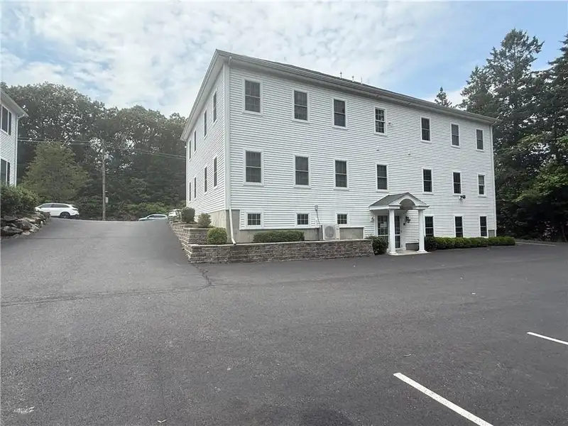 Commercial Office Space for Lease in Prime Cumberland Location - 1,260 Sq Ft Suite