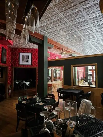 Historic Grand Central Hotel with 15 Suites and Restaurant in Eureka Springs, Ar
