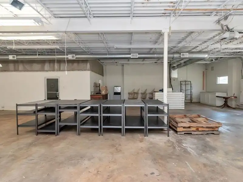 Prime Commercial Space with Dual Storefronts in Midtown, Mobile