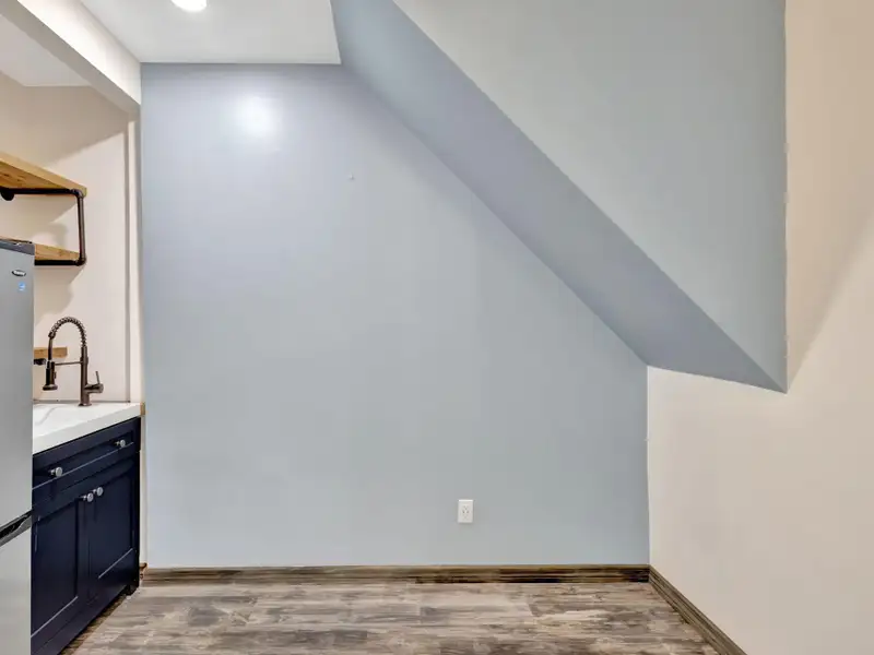 End-cap Warehouse with Offices in Central Jupiter, Move-in Ready
