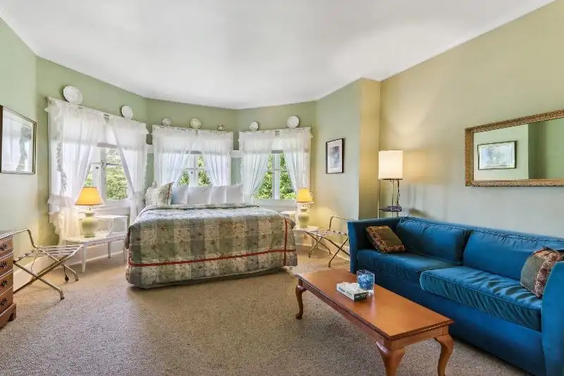 Turnkey B&b and Event Center in Wisconsin Dells with 17 Guest Suites