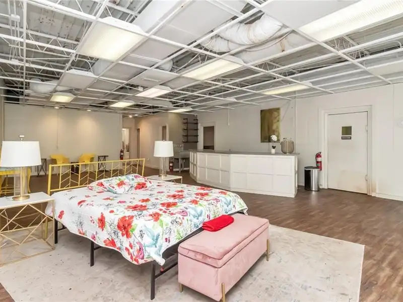 Prime Commercial Space with Dual Storefronts in Midtown, Mobile