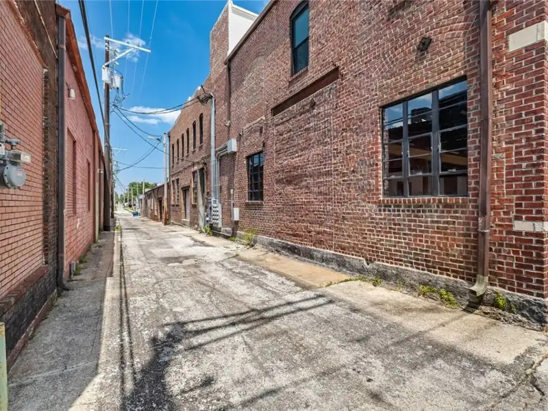 Mixed-use Commercial Property with Retail Space and Renovated Apartments in Downtown Joplin