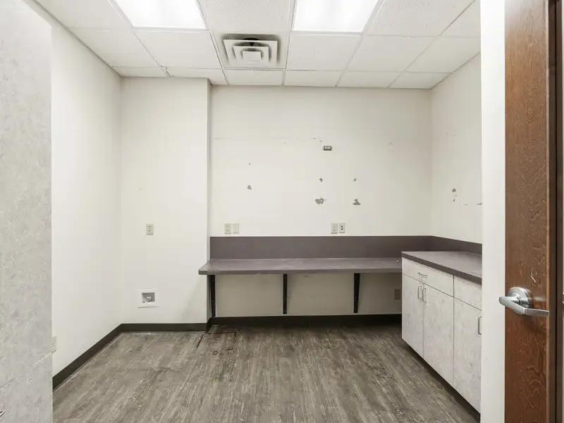 Multi-tenant Retail/office Space for Lease in Highland, in with Flexible Layout Options