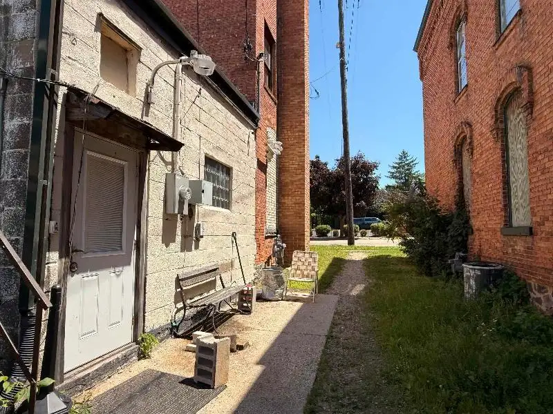 Turnkey Lodge-style Investment Opportunity in Berlin with Unique Interior and Bar