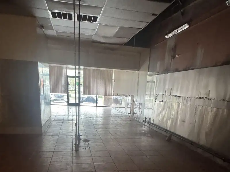 Retail Bay for Restaurant in High-traffic Area - 1400 Sf Available