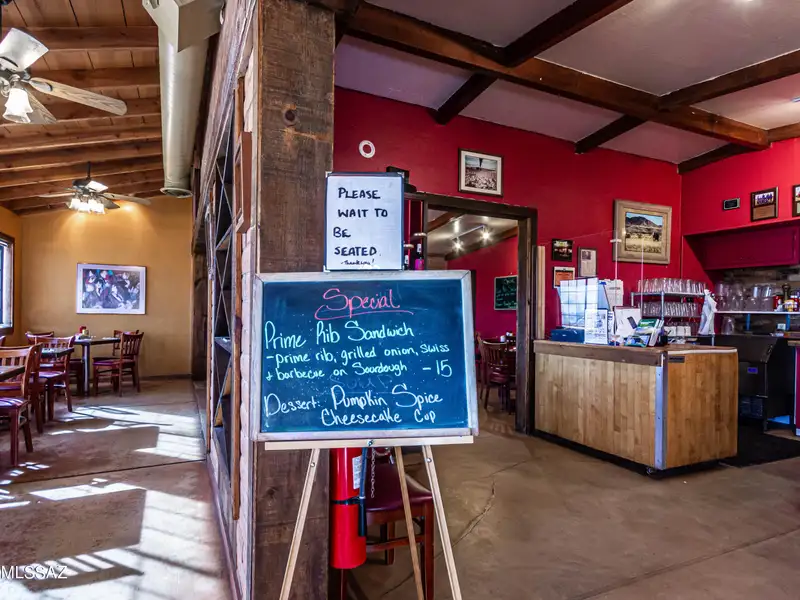 Commercial Building in Sonoita with Equipped Kitchen and Solar Panels