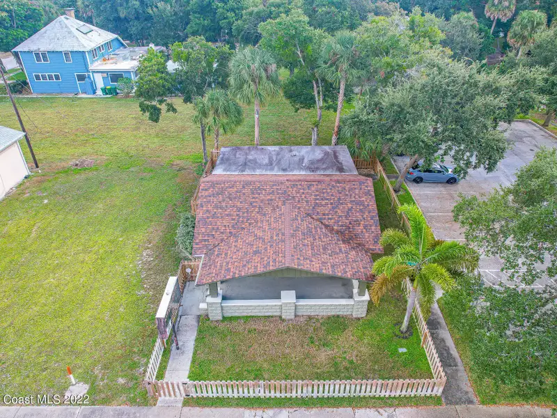 Versatile 1,092 Sq. Ft. Commercial Building Near Cocoa Village with Ample Parking