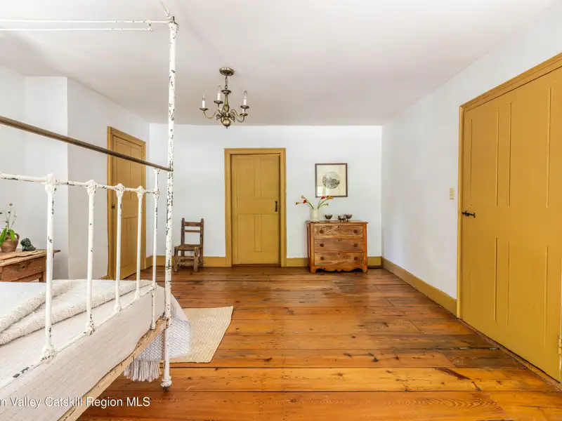 Historic Mixed-use Landmark in Kinderhook Village with Restaurant and Flexible Suites