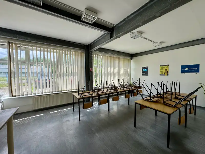 Versatile Commercial Property for Sale: 6,604 M² with Production Halls and Office Space
