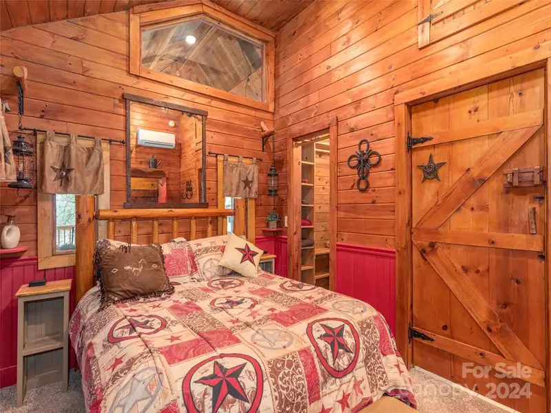 Charming Cottage and Barn on Expansive Mountain Retreat with Outdoor Amenities