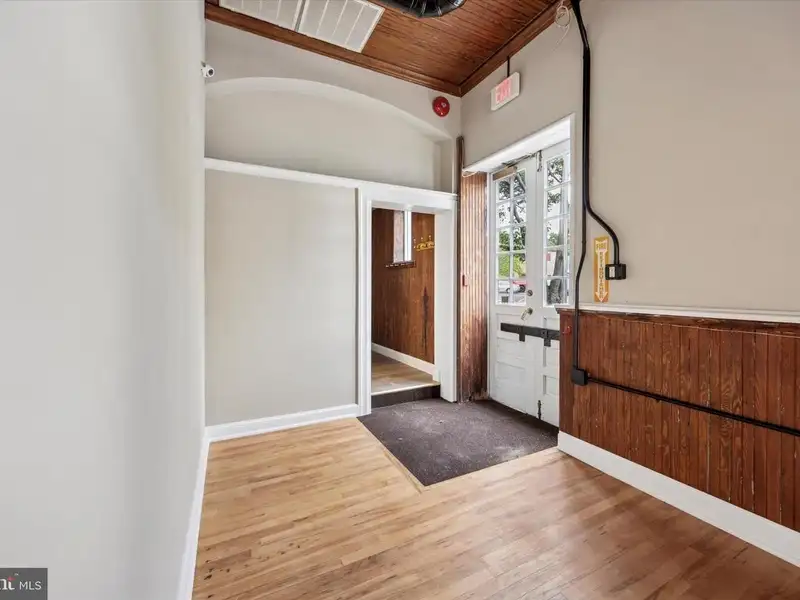 Historic 1906 Commercial Property in Bristol Borough with Versatile Layout and Prime Location