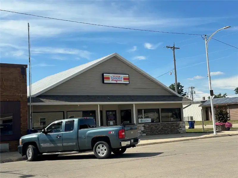 Standalone Commercial Building in Van Horne, Ia – Fully Leased Pharmacy Investment