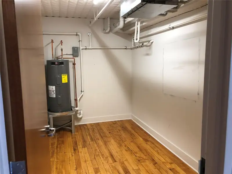 Spacious Open Studio in Historic Smulekoff’s Building - Ideal for Mindful Practices