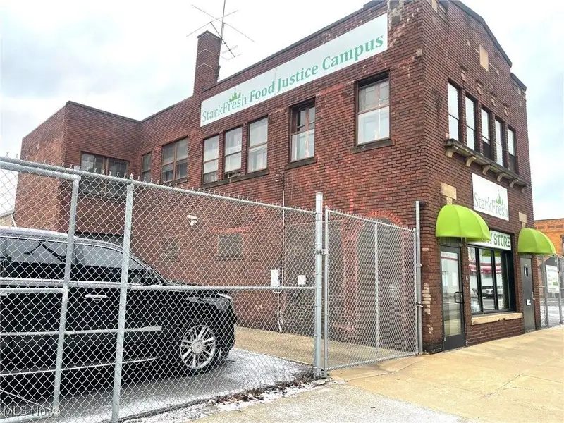 Mixed-use Building in Downtown Canton: Retail, Offices, Warehouse, Apartment
