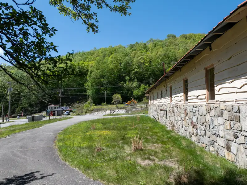 Investment Opportunity: 15-unit Motel in Blue Ridge Mountains Near Gatlinburg and Pigeon Forge