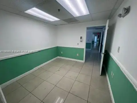 Spacious Corner Medical Office Unit in Central Hialeah – 2,552 Sq Ft