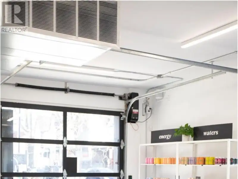 Renovated Boutique Corner Unit at Spadina & Nassau, Near Kensington Market and U of T