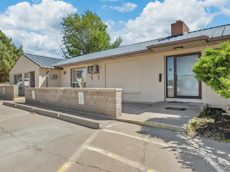 Investment Opportunity: Four Suite B&b in Montrose, Colorado with 7.2% Projected Cap Rate