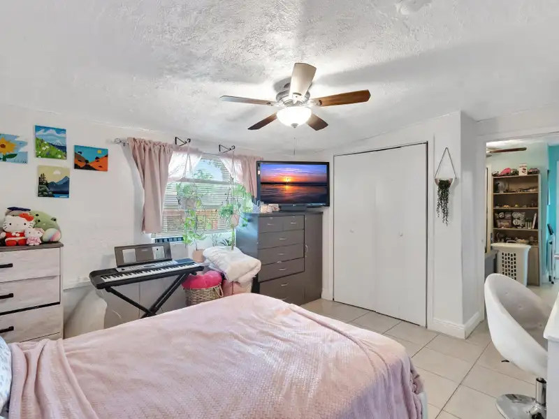 Well-maintained 6-unit Multifamily Property in South Florida with Value-add Potential