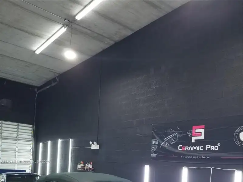 Established Auto Detailing Business with Expansion Potential in High Traffic Location