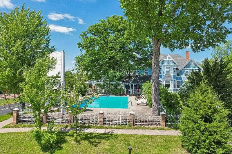 Historic Inn with Guest Suites and Motel Units in Wisconsin Dells