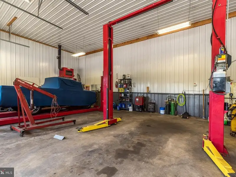 Auto Repair Shop with Residential Income Opportunity in Prime Location