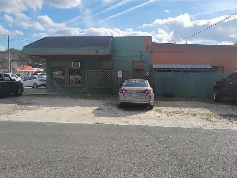 Auto Body Shop with Offices and Garage on Us Hwy 41 in Newberry