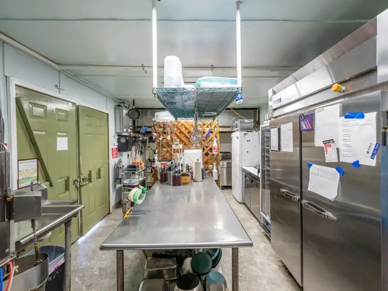 Commercial Restaurant on 3.4 Acres in Parsons, Tn with Highway Frontage and Modern Amenities