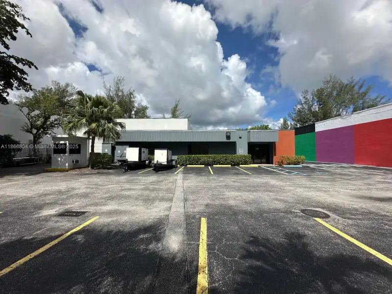 Class a Warehouse and Production Studio with Offices in Doral, Fingerlakes